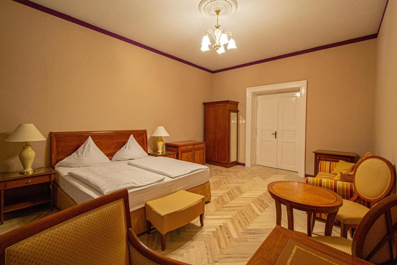 4 Bedrooms 130M2 Apartment At The Main City Square Πράγα Εξωτερικό φωτογραφία