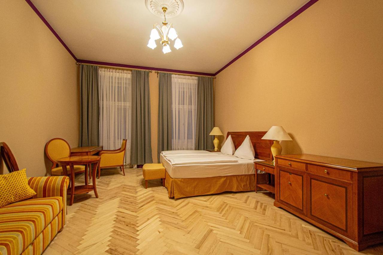 4 Bedrooms 130M2 Apartment At The Main City Square Πράγα Εξωτερικό φωτογραφία