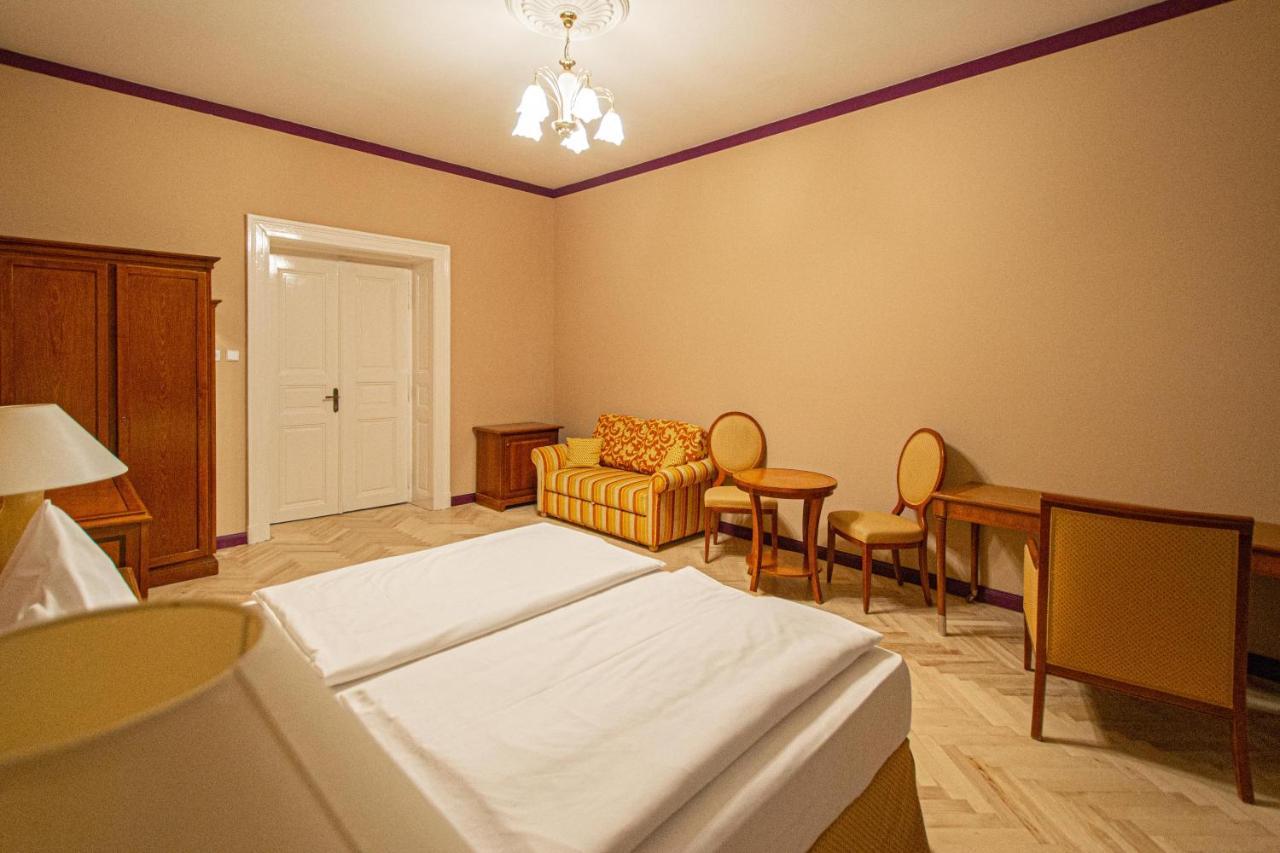 4 Bedrooms 130M2 Apartment At The Main City Square Πράγα Εξωτερικό φωτογραφία