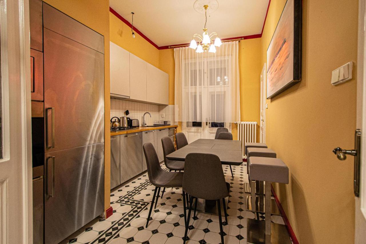 4 Bedrooms 130M2 Apartment At The Main City Square Πράγα Εξωτερικό φωτογραφία