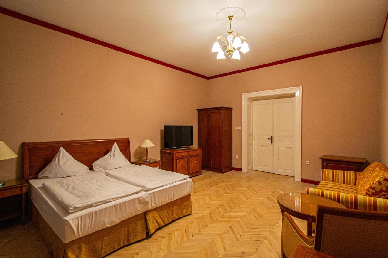 4 Bedrooms 130M2 Apartment At The Main City Square Πράγα Εξωτερικό φωτογραφία