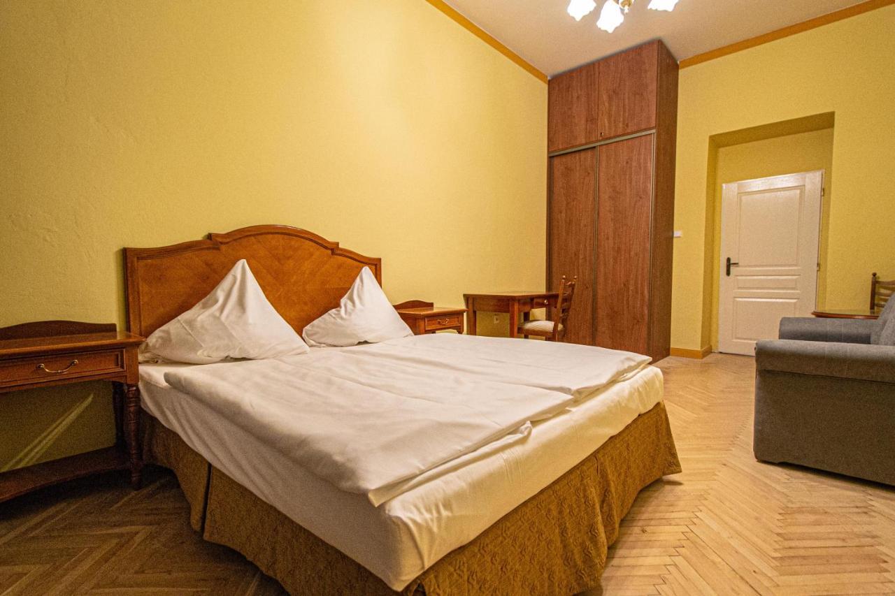 4 Bedrooms 130M2 Apartment At The Main City Square Πράγα Εξωτερικό φωτογραφία