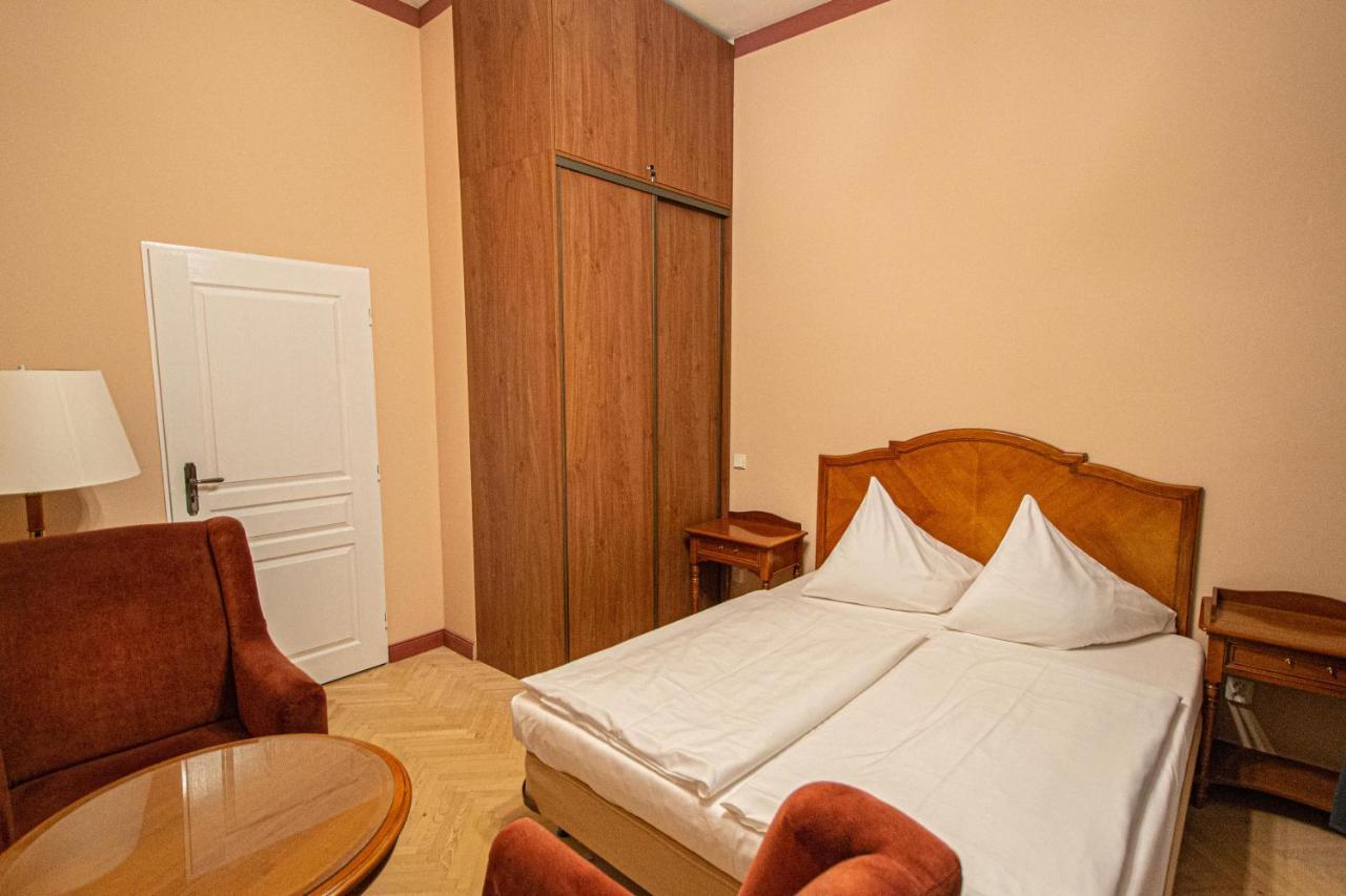 4 Bedrooms 130M2 Apartment At The Main City Square Πράγα Εξωτερικό φωτογραφία